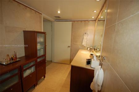 8877 Collins Ave