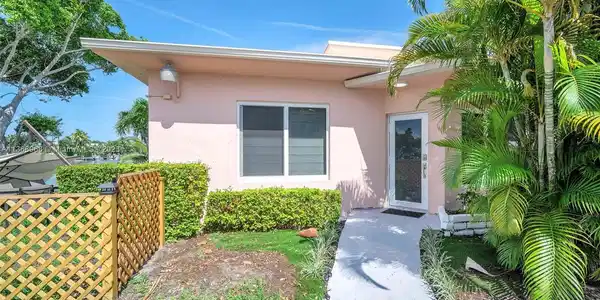 1795 Calais Dr Unit 4