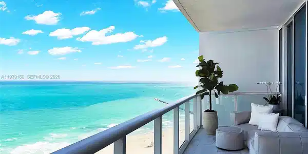 100 S Pointe Dr