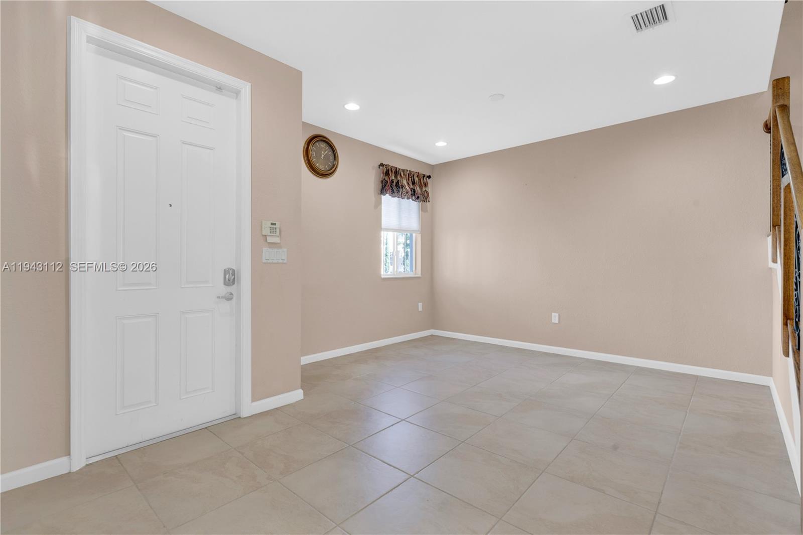 Image 3: Entry