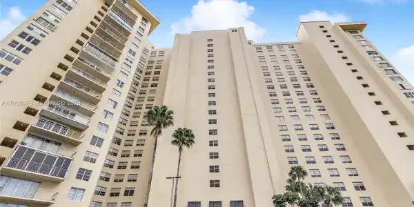 11111 Biscayne Blvd