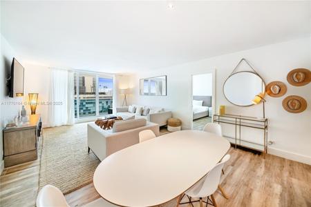 2301 Collins Ave
