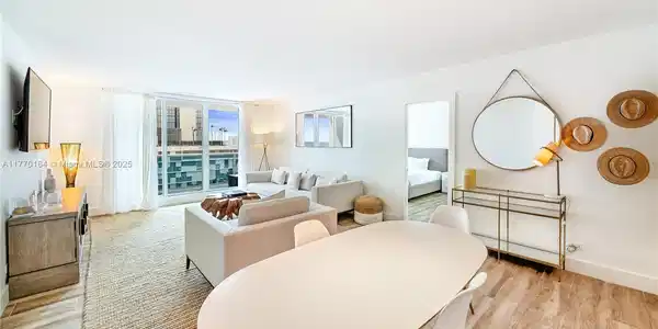 2301 Collins Ave