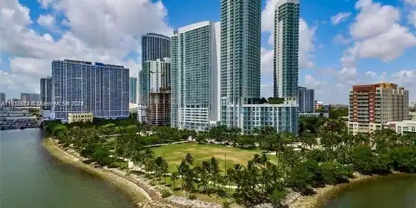 1900 N Bayshore Dr