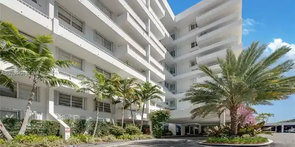 199 Ocean Lane Dr
