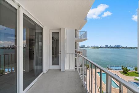 1228 West Ave