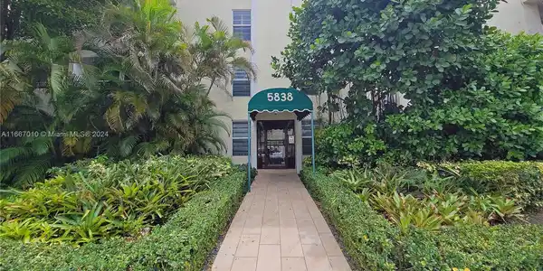 5838 SW 74th Ter
