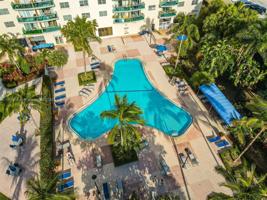 19390 Collins Ave Unit 118