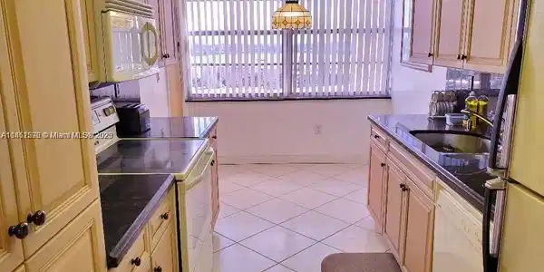 18031 Biscayne Blvd