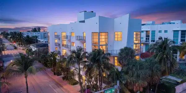 7700 S Collins Ave