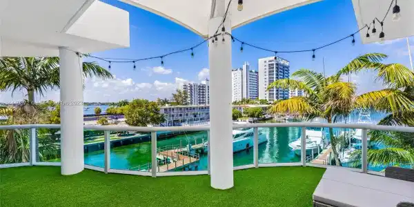 7914 Harbor Island Dr