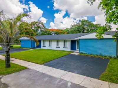 7751 SW 106th Ter