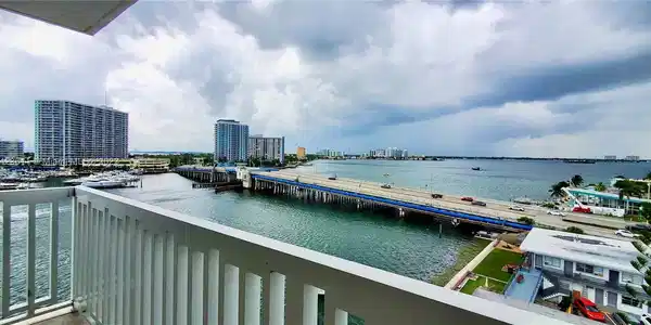 2016 Bay Dr Unit 808