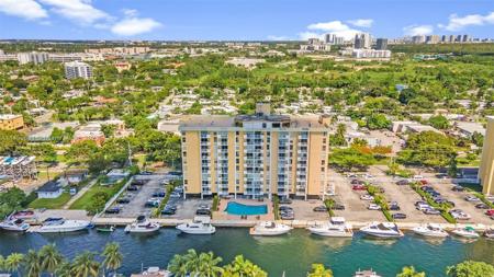 2000 NE 135th St Unit 611