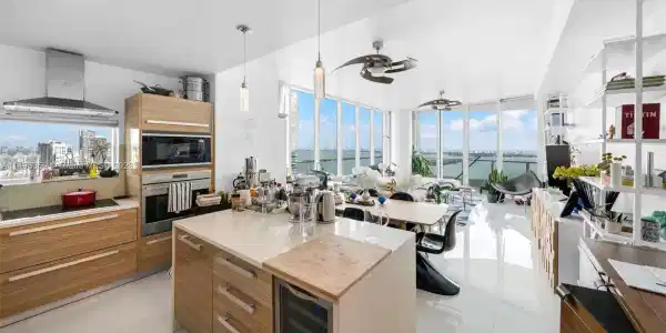 2020 N Bayshore Dr
