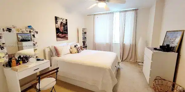 2000 N Bayshore Dr