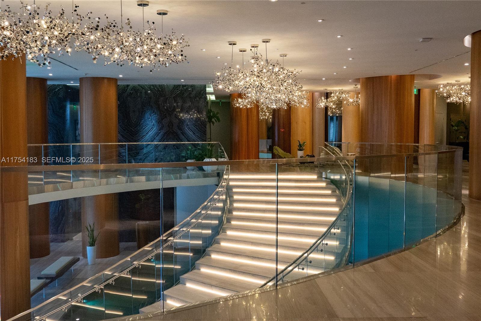 Image 3: Lobby/Front Desk