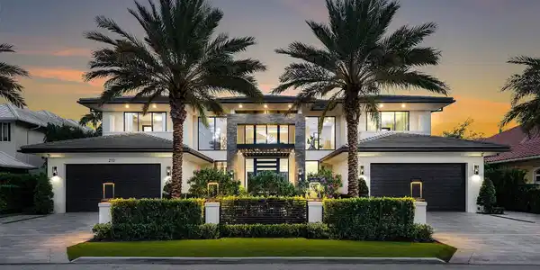 212 W Alexander Palm