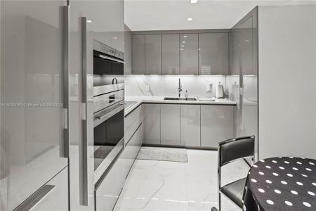 8877 Collins Ave