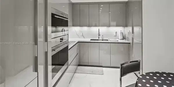8877 Collins Ave