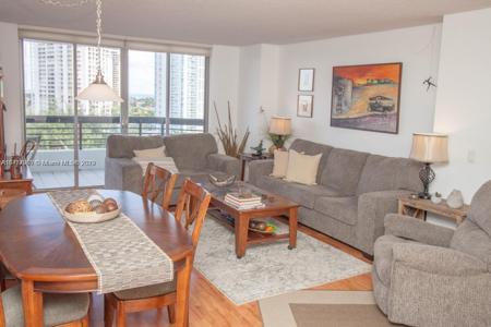 3500 Mystic Pointe Dr
