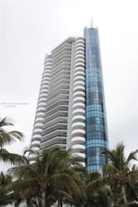 6301 Collins Ave