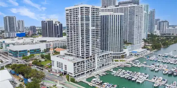 555 NE 15th St