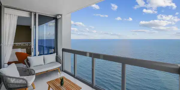 6899 Collins Ave
