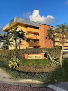 3600 NE 170th St Unit 102