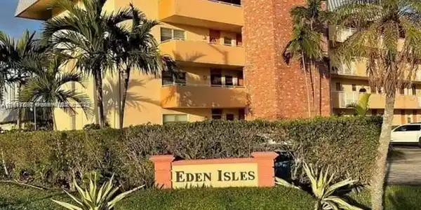 3600 NE 170th St Unit 102