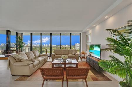 20281 E Country Club Dr Unit 2015