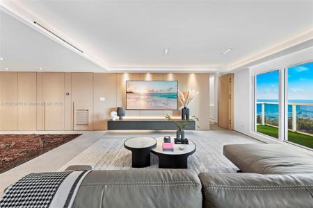 2301 Collins Ave