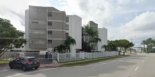 2000 Biarritz Dr