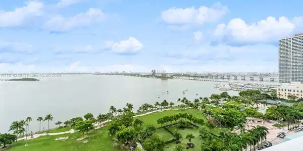 1900 N Bayshore Dr