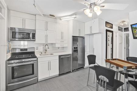 441 Collins Ave