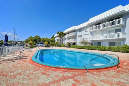 100 Edgewater Dr