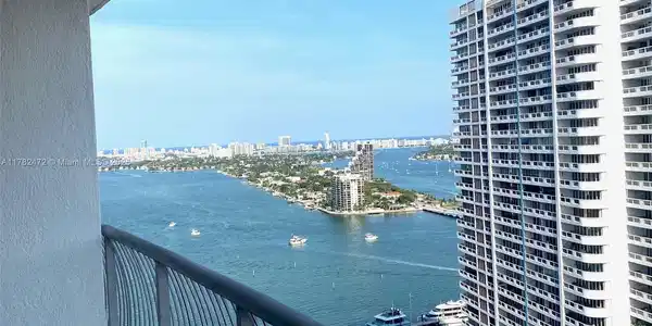 1750 N Bayshore Dr
