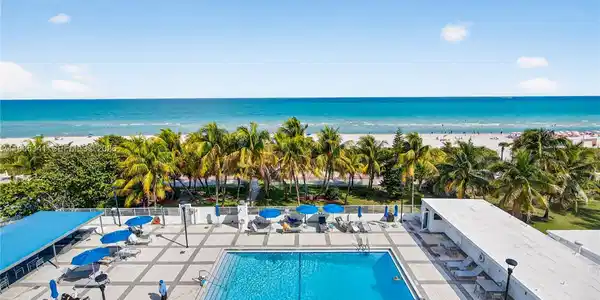 5001 Collins Ave