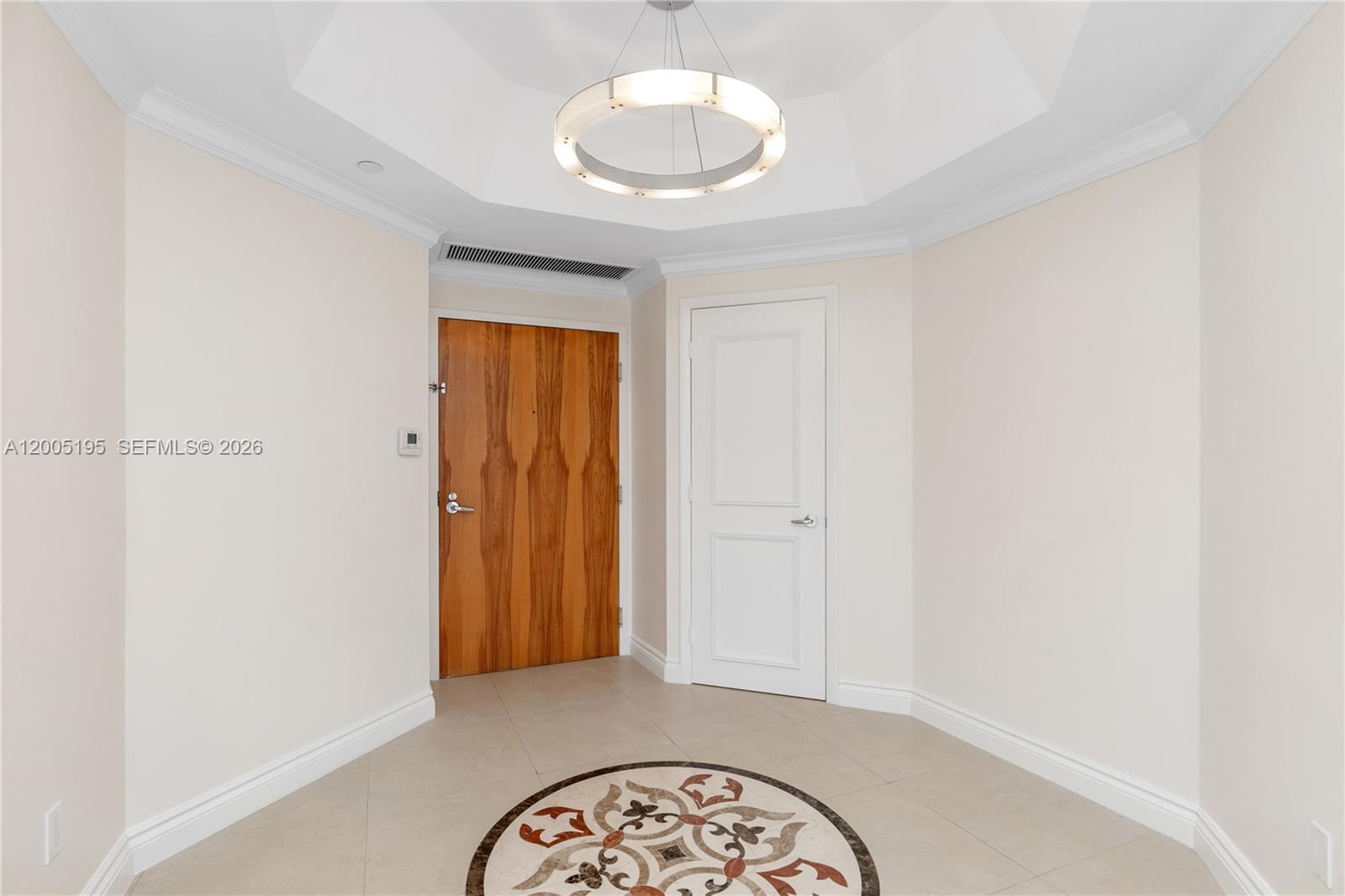 Image 4: Foyer