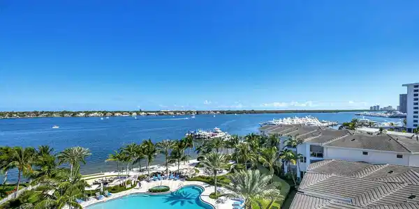 2 WATER CLUB