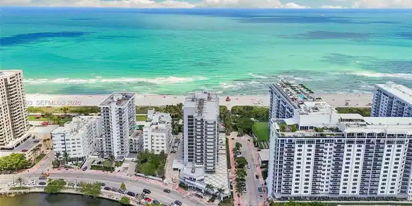2401 Collins Ave