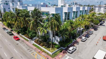 7744 Collins Ave