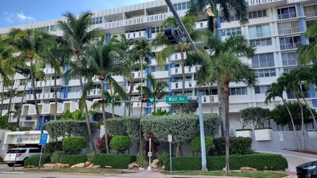 800 West Ave