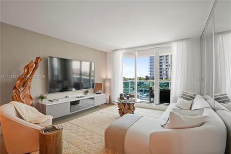 2301 Collins Ave
