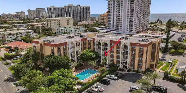 400 N Riverside Dr
