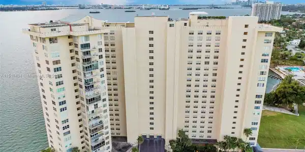 11111 Biscayne Blvd