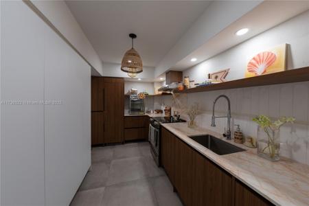 90 Edgewater Dr