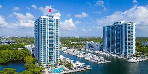 17111 Biscayne Blvd