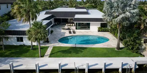 1201 Diplomat Pkwy