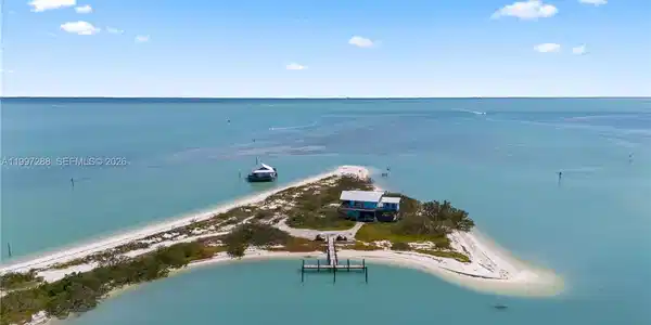 Image 4: Turning the corner coming into North Captiva, this is just two properties down!